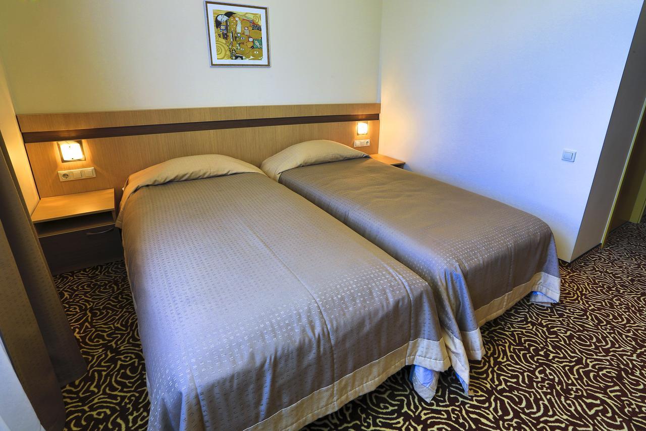 Siauliu Krasto Medziotoju Uzeiga Hotel Šiauliai Kültér fotó